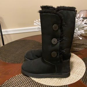 Authentic UGG Bailey button black boots size 9